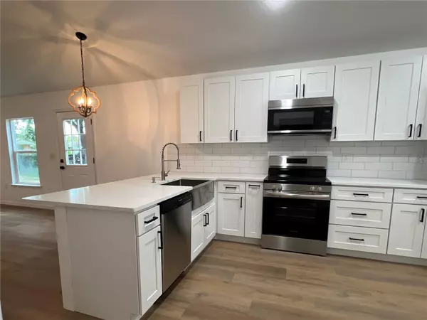 Mount Dora, FL 32757,1209 E JACKSON AVE