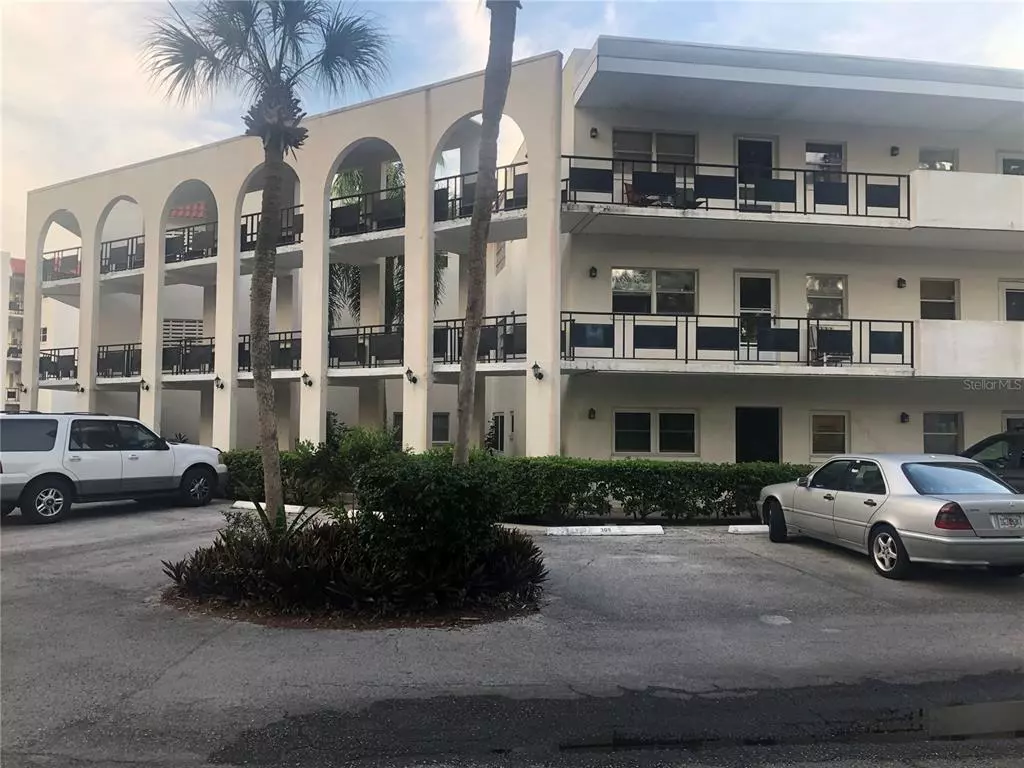 Winter Haven, FL 33884,100 EL CAMINO DR #105