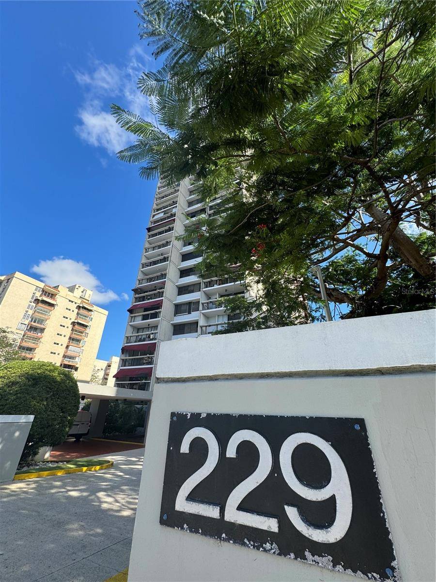 Guaynabo, PR 00966,229 PR-2 / VILLA CAPARRA EXECUTIVE #15-G/H