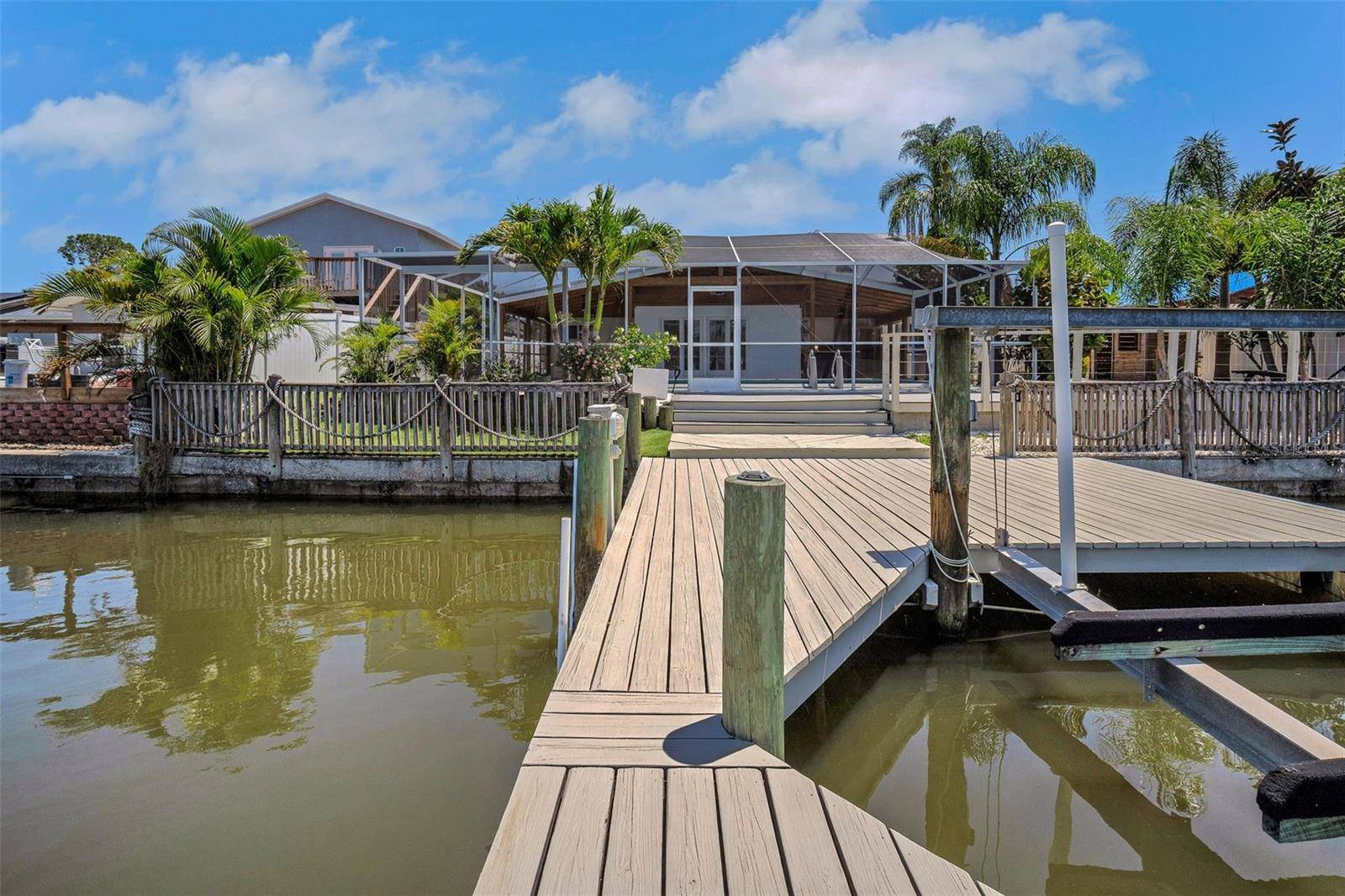 Tampa, FL 33615,8711 THORNWOOD LN