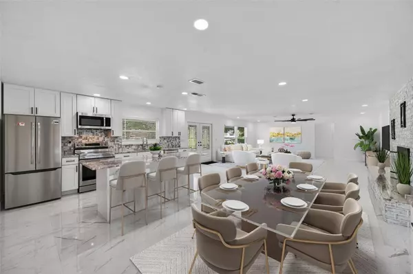 Sarasota, FL 34232,4422 N LAKE DR