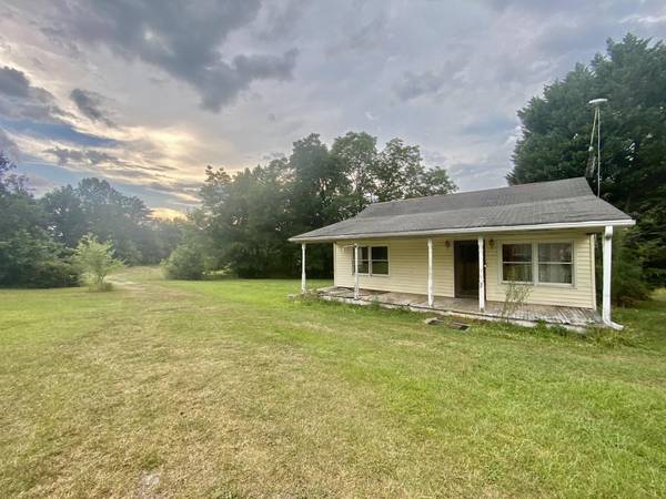 4060 Glenn Springs Road, Pauline, SC 29374-2300