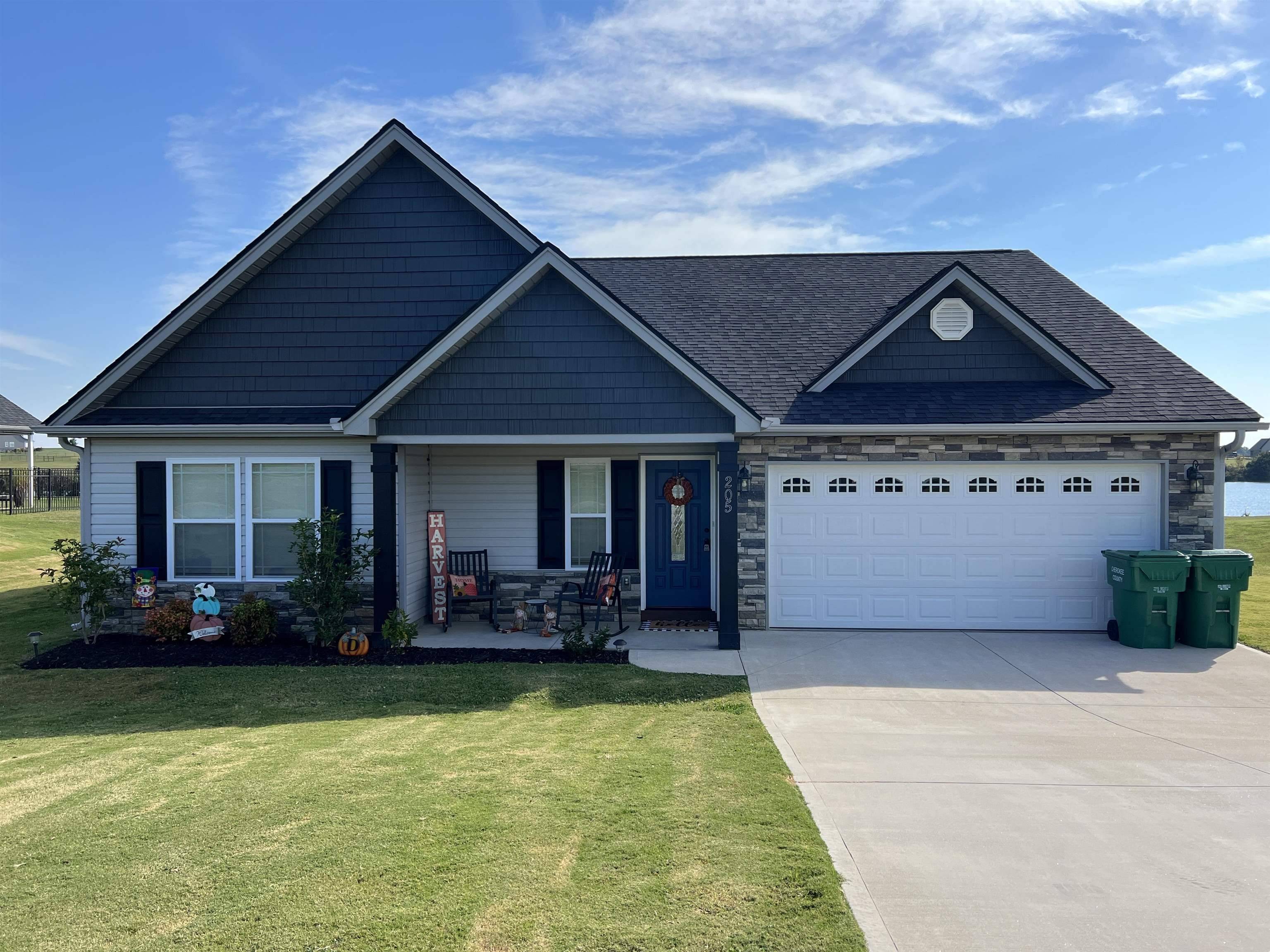205 Meadow Lake Dr, Cowpens, SC 29330