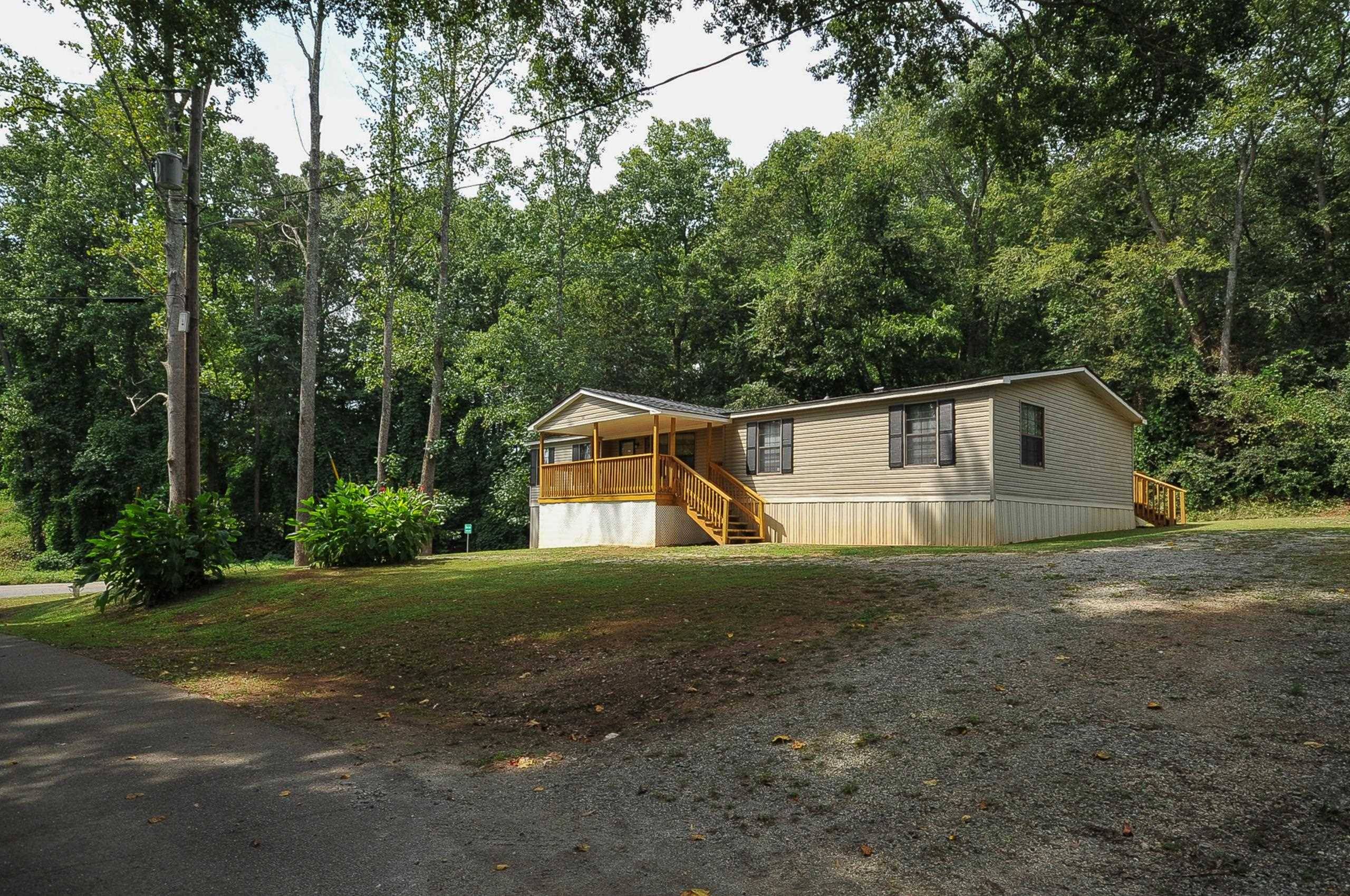 32 Peachtree CIR, Startex, SC 29377