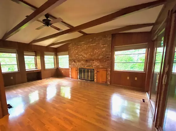 Landrum, SC 29356,202 Pacolet DR