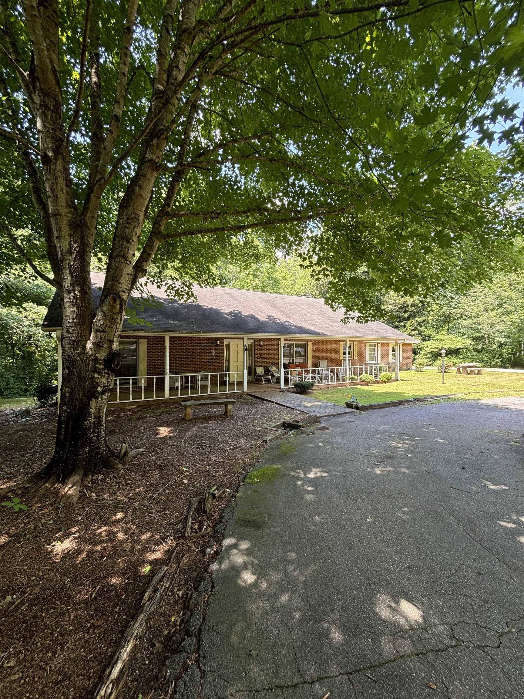 265 Cynthia LN, Campobello, SC 29322-8655