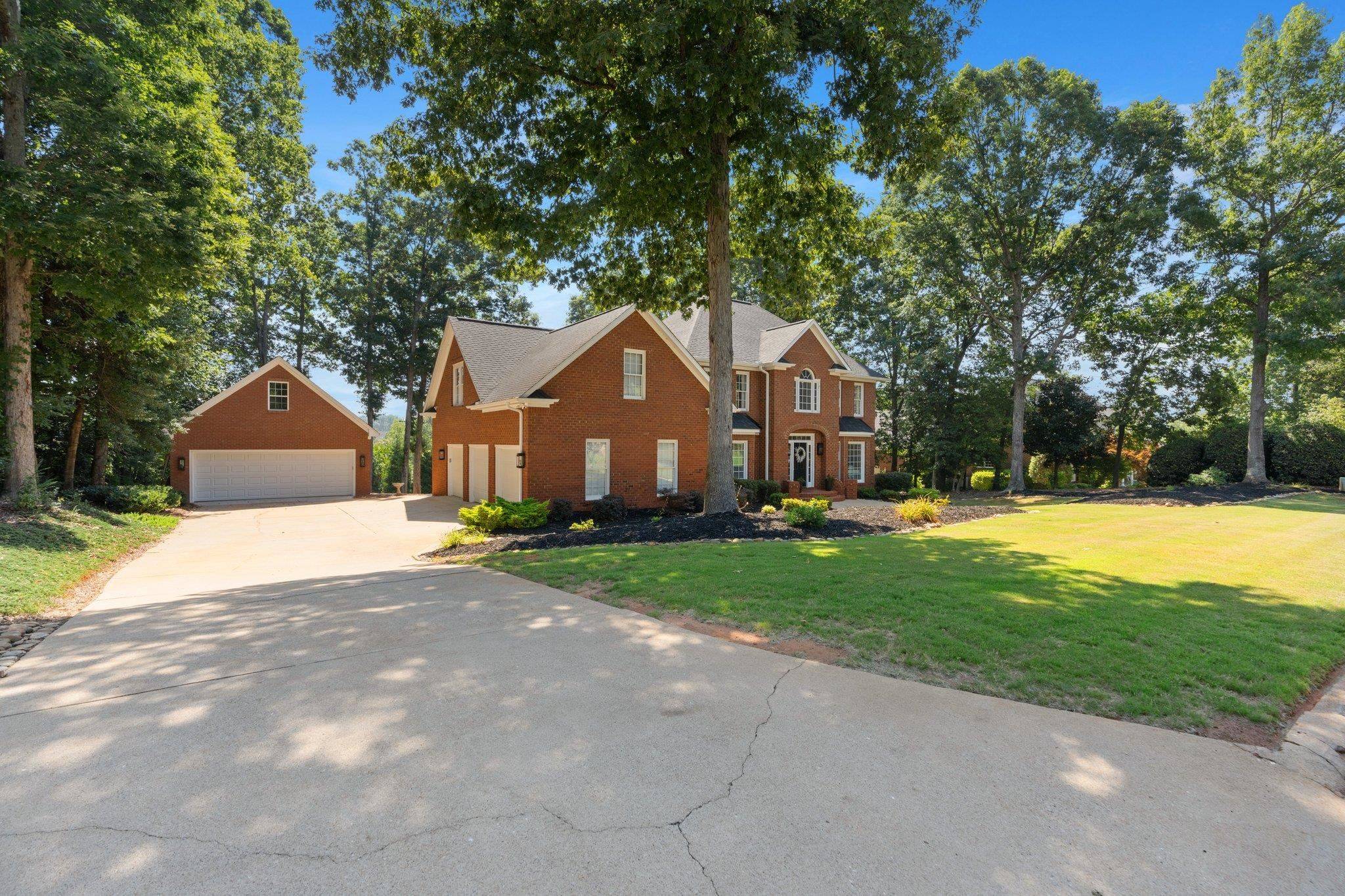 453 S Oakley LN, Spartanburg, SC 29301