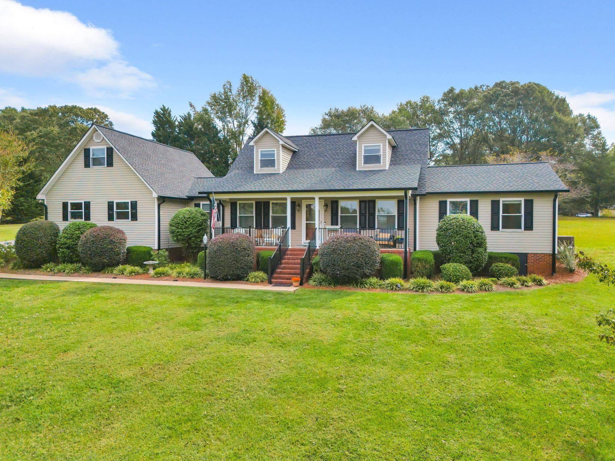 1281 Hanging Rock RD, Boiling Springs, SC 29316