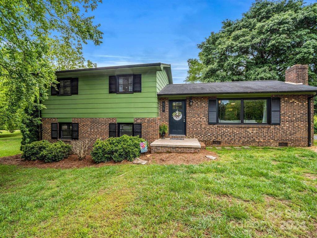 628 Terry RD, Ellenboro, NC 28040