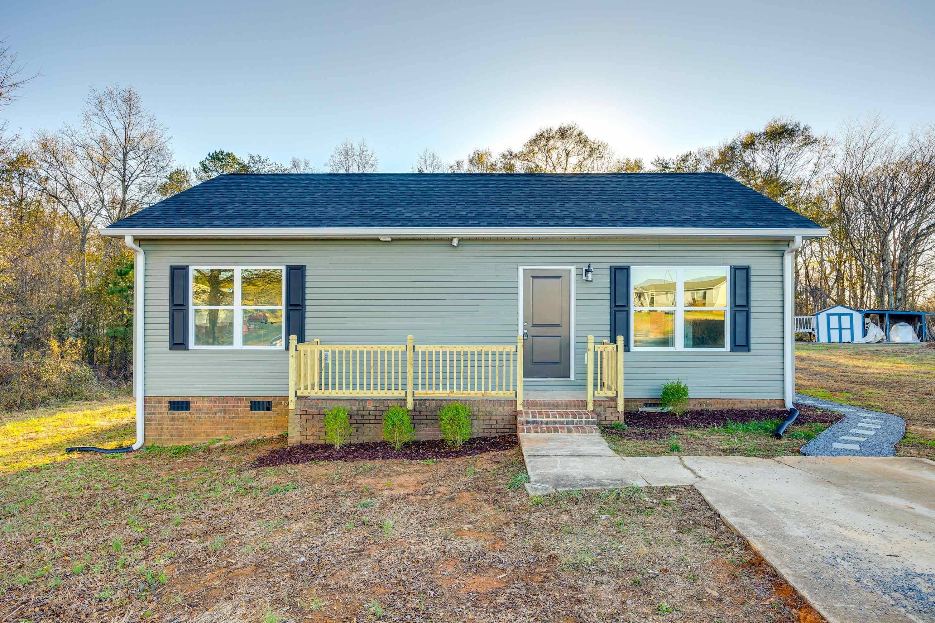 215 Darth Maul DR, Grove, NC 28073-8557