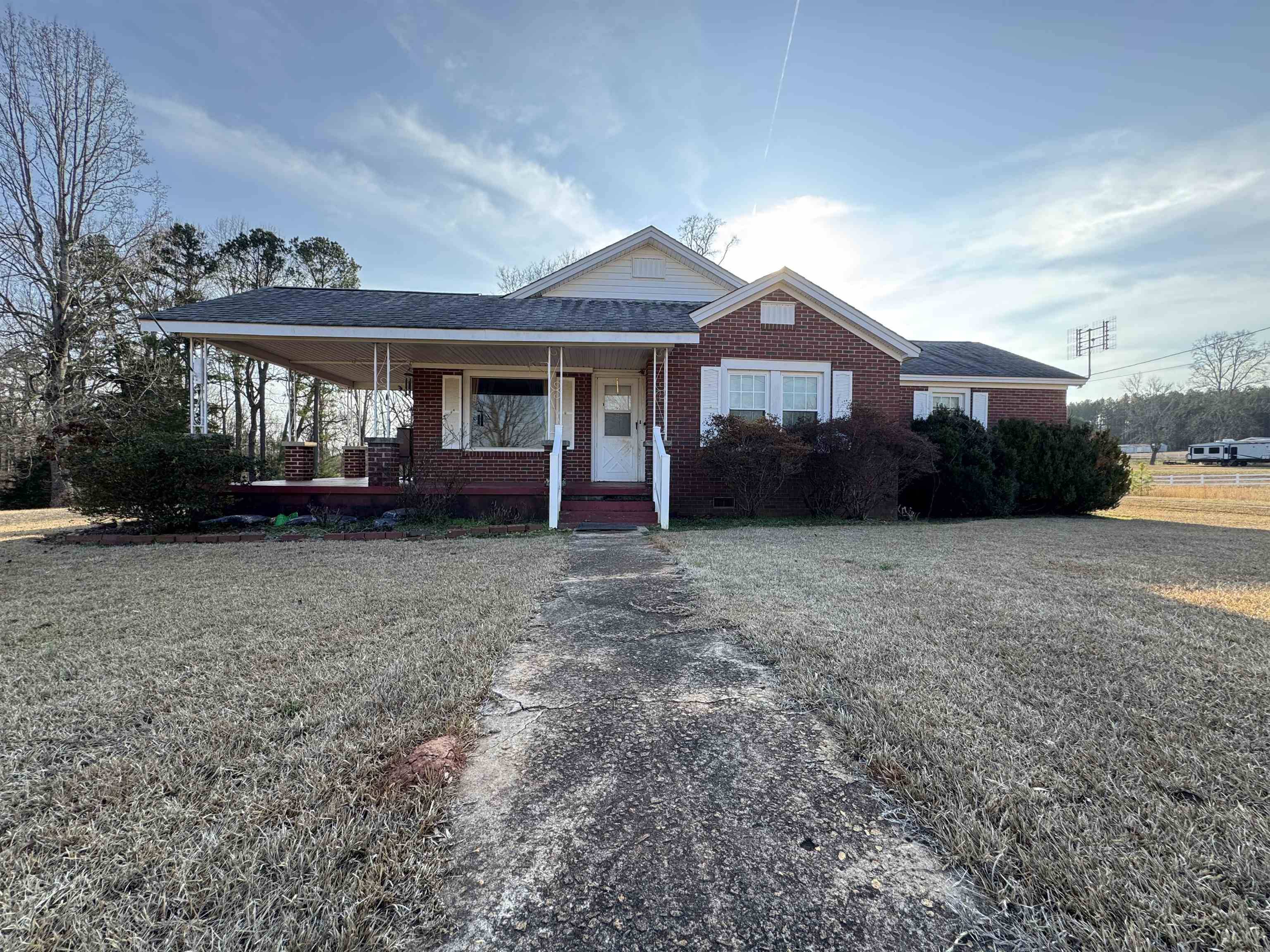 1679 MUDBRIDGE RD, Jonesville, SC 29353