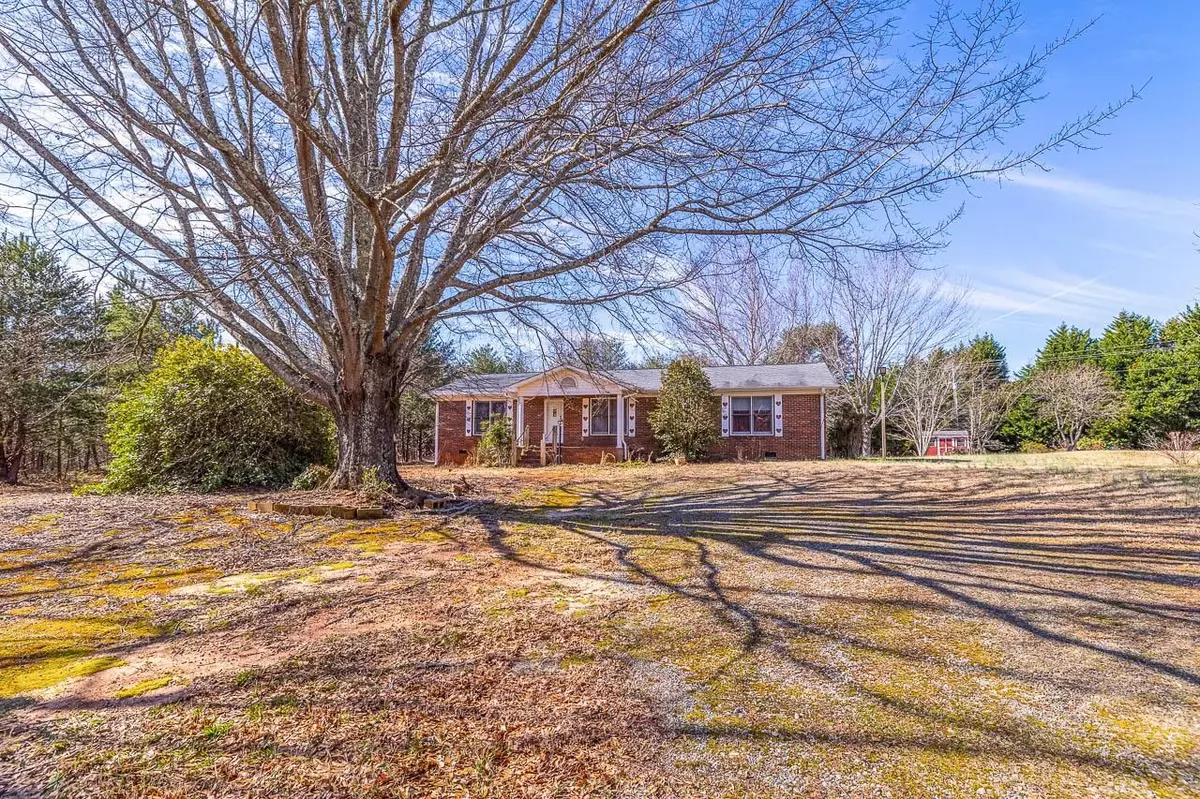 Landrum, SC 29356,241 Lockhart CIR