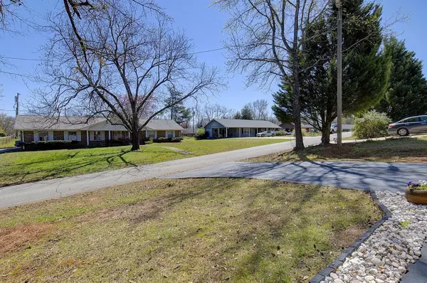 Spartanburg, SC 29303,144 Harvin ST