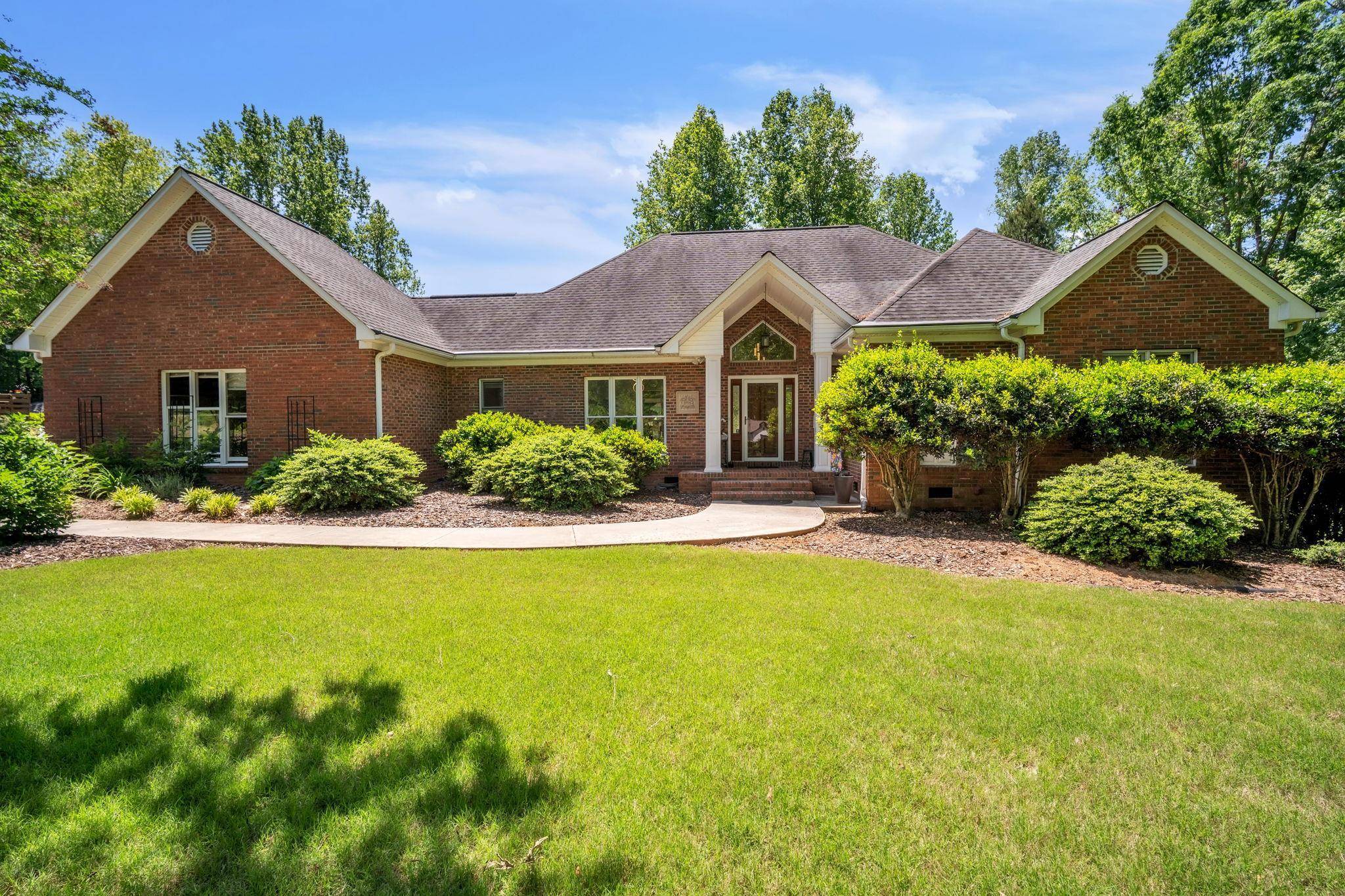 118 Pinewood Drive, Woodruff, SC 29388