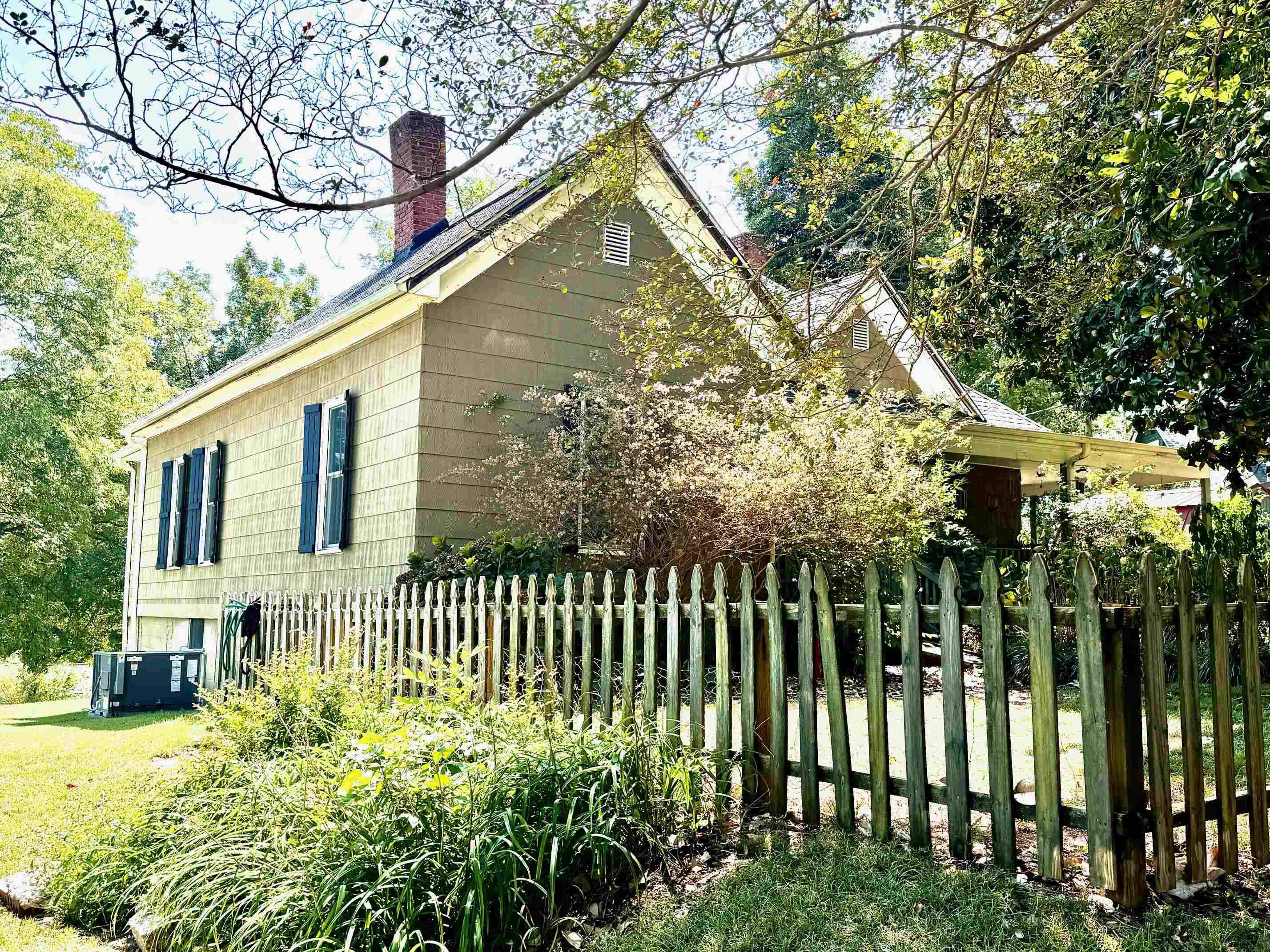 206 E Greenwood ST, Landrum, SC 29356