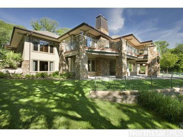 2 Black Lake Court, North Oaks, MN 55127