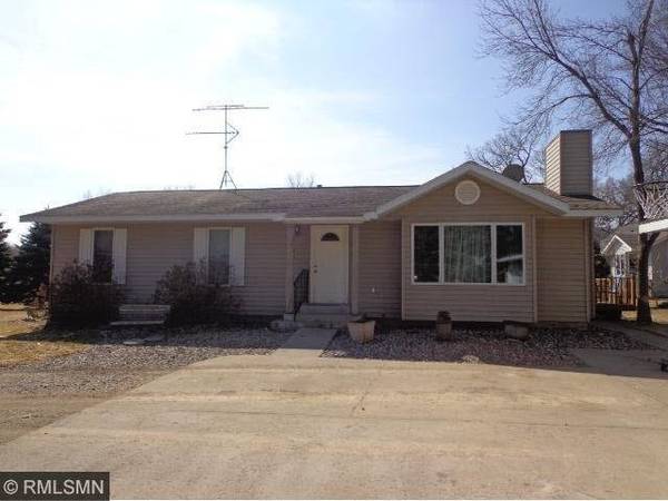 9832 Hawthorn Road, St. Cloud, MN 56301