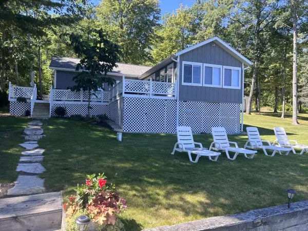 6315 W Shore LN Lane, Johannesburg, MI 49751