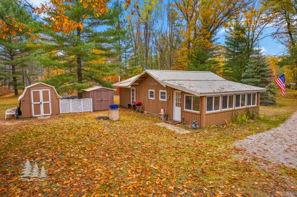 10936 Old State RD Road, Johannesburg, MI 49751