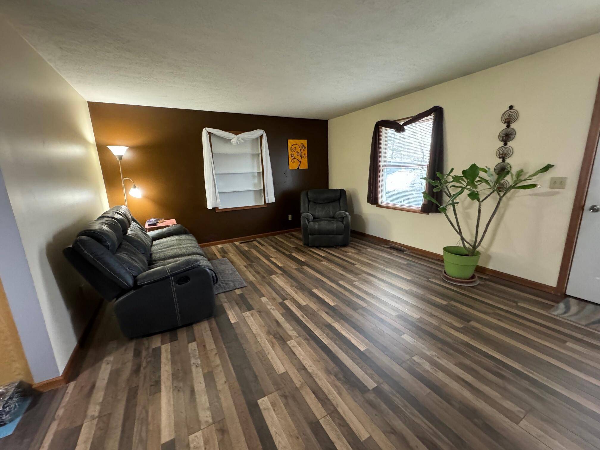 Houghton Lake Heights, MI 48630,107 Ferris ST Street