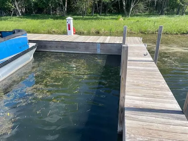 6648 Admirals Point DR Drive, Alanson, MI 49706