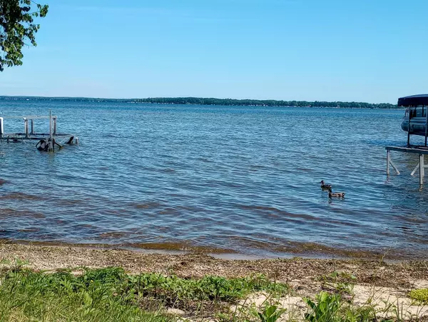 Prudenville, MI 48651,903 Iroquois AVE Avenue