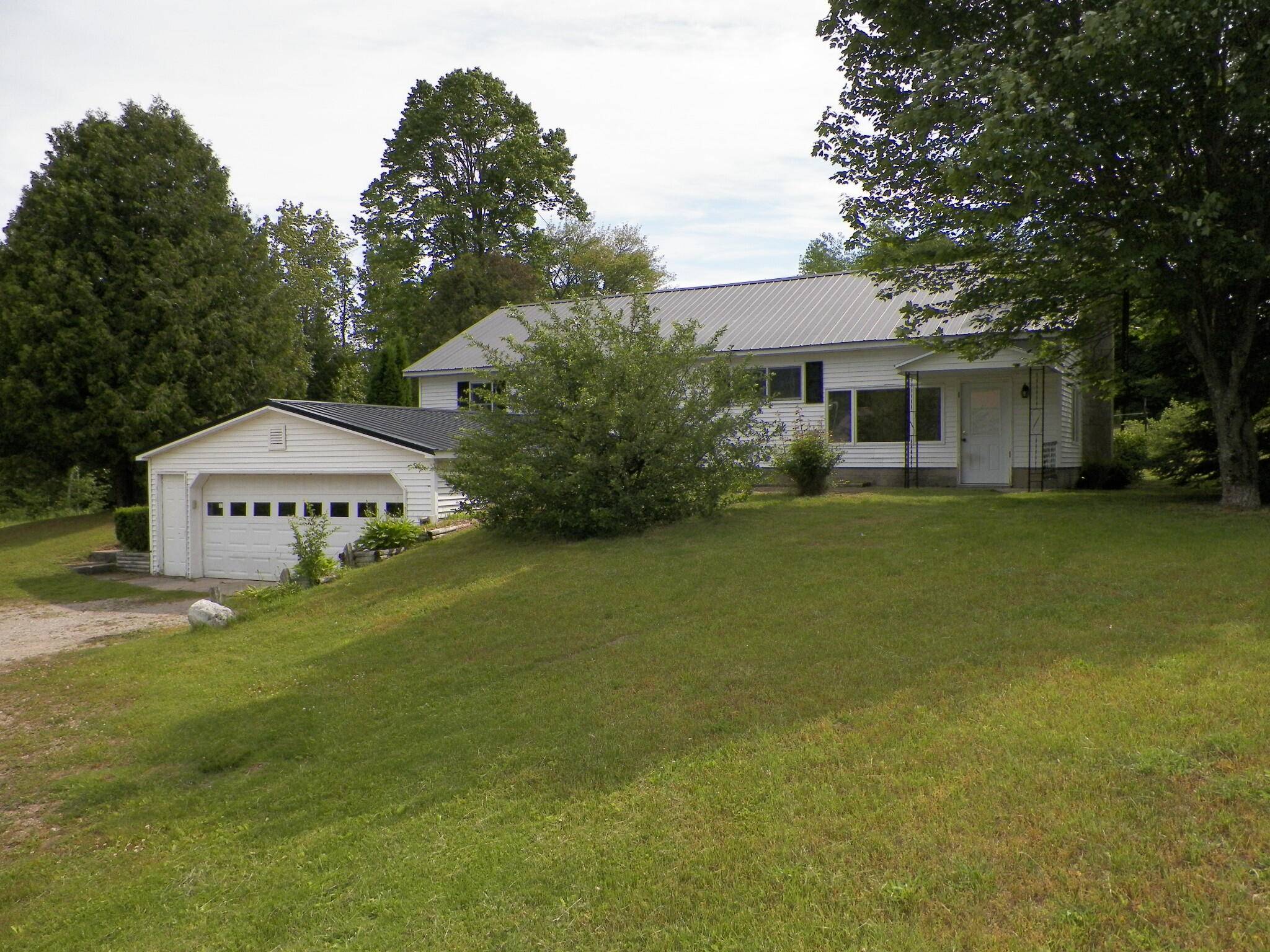 4790 E Brutus RD Road, Alanson, MI 49706
