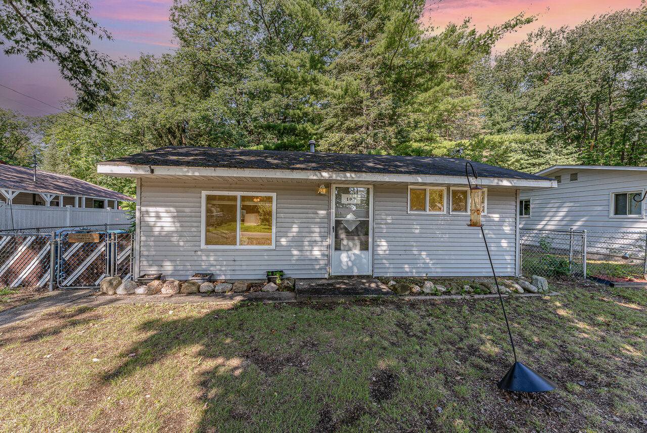 107 Hardwood AVE Avenue,  Houghton Lake,  MI 48629