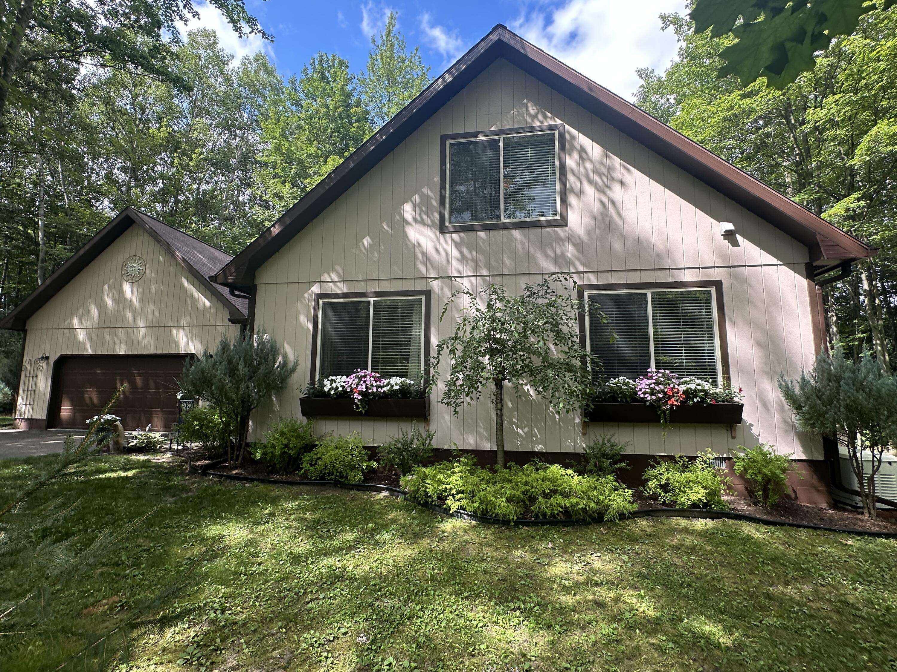 8714 Knapp RD Road, Houghton Lake, MI 48629