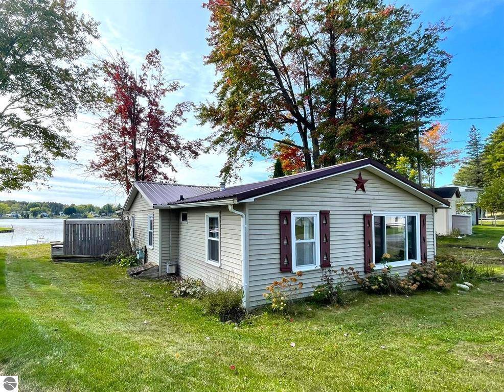253 N Scott DR Drive, Farwell, MI 48622