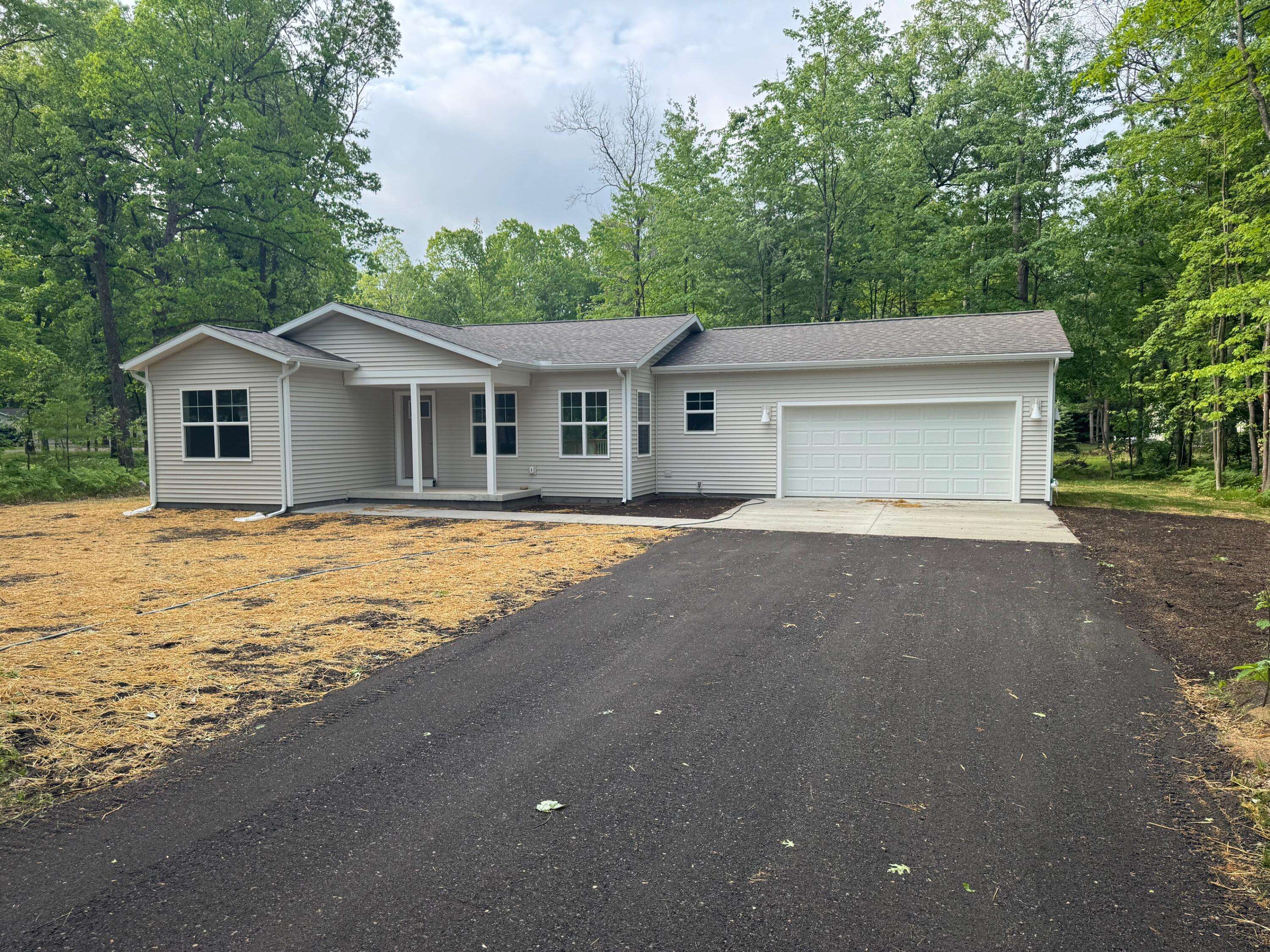 205 Forestville DR Drive, Houghton Lake, MI 48629