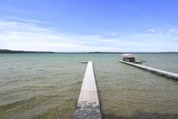 Roscommon, MI 48653,215 Pine Bluffs RD Road