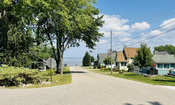 Houghton Lake, MI 48629,105 Hubbard ST Street