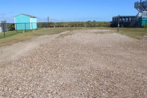 1169 Mabry ST, Gilchrist, TX 77617