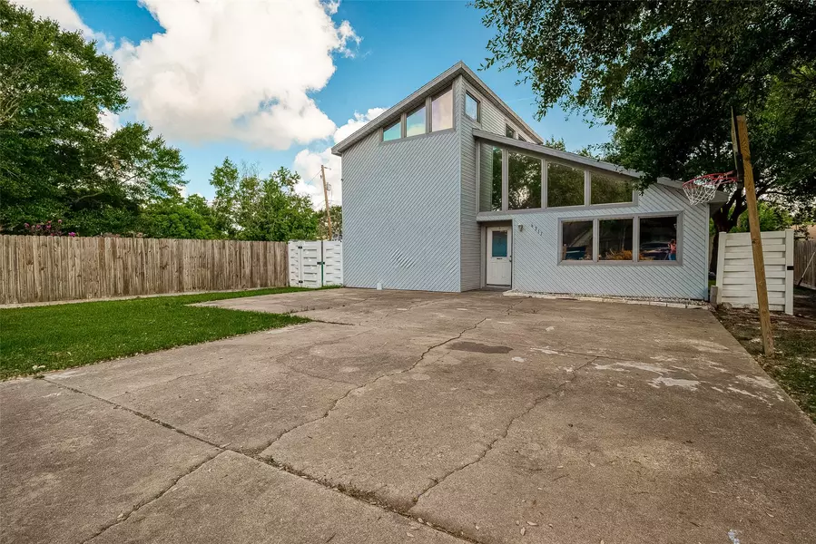 6311 Crestside DR, Pasadena, TX 77505