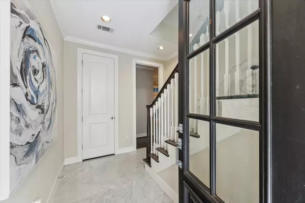 Houston, TX 77019,521 W Bell ST