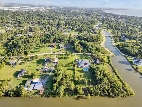 Shoreacres, TX 77571,1005 S Country Club DR