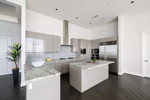 Houston, TX 77056,1409 Post Oak BLVD #2702