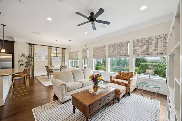 11116 Sherwood Oak LN, Houston, TX 77043