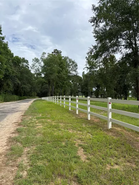 1263 Old Providence RD, Livingston, TX 77351