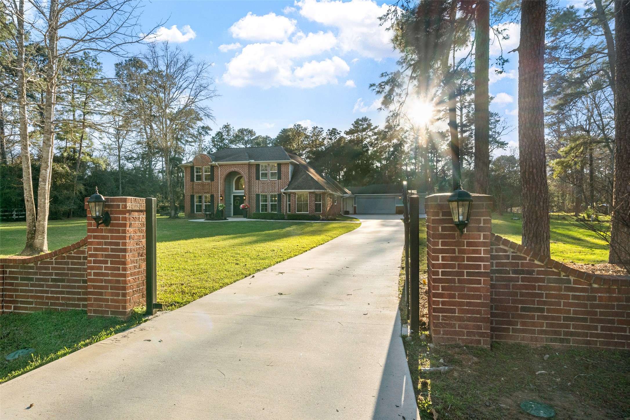 33 Lake Forest DR, Conroe, TX 77384