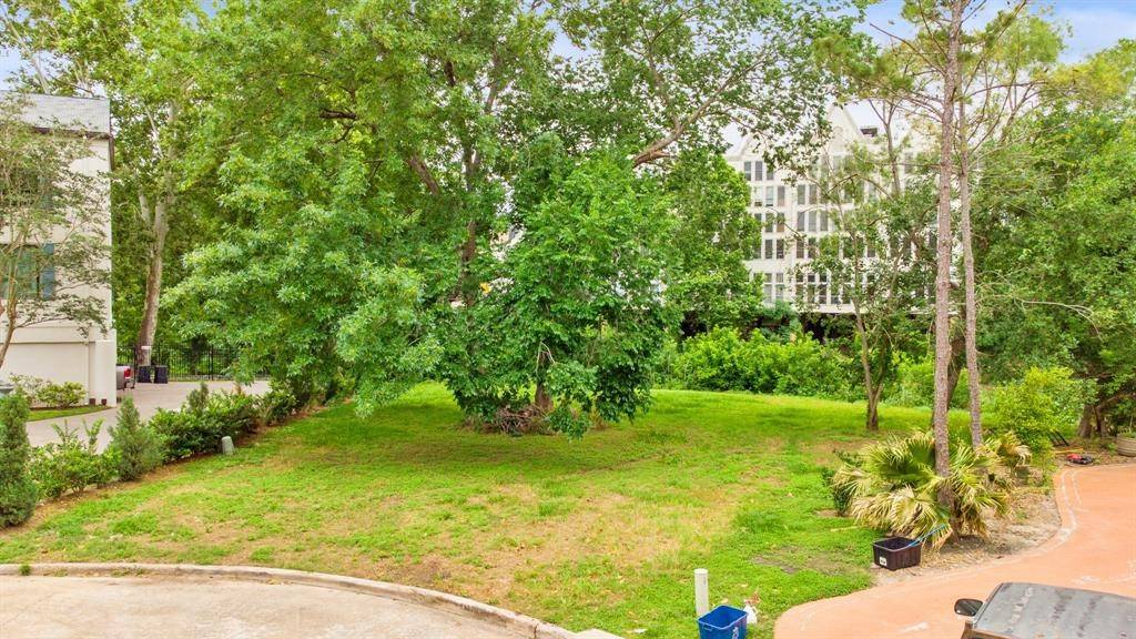 2 Magnolia Bend DR, Houston, TX 77024