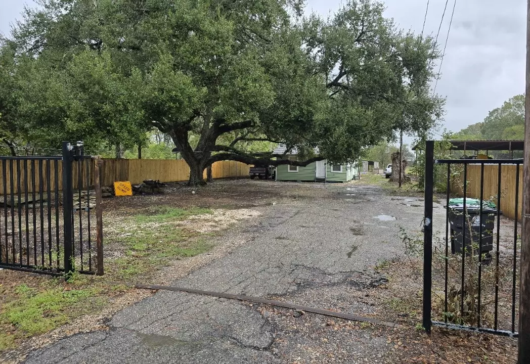 Houston, TX 77047,13609 Hooper RD