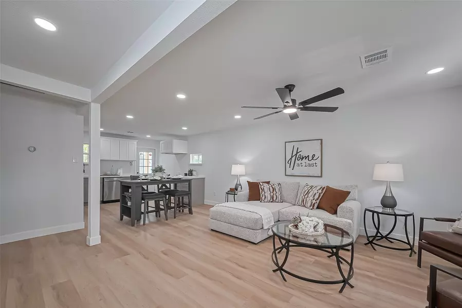 7406 Valeda DR, Deer Park, TX 77536