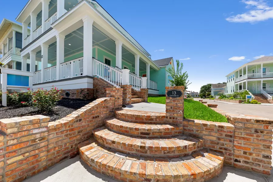 13 Caravelle CT, Galveston, TX 77554