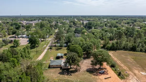 Willis, TX 77378,606 W Powell ST