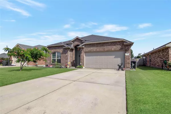 307 Sea Mist LN, Bacliff, TX 77518