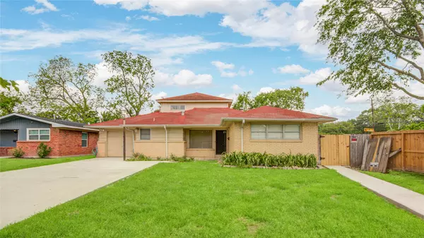 5902 Hornwood Dr B, Houston, TX 77081