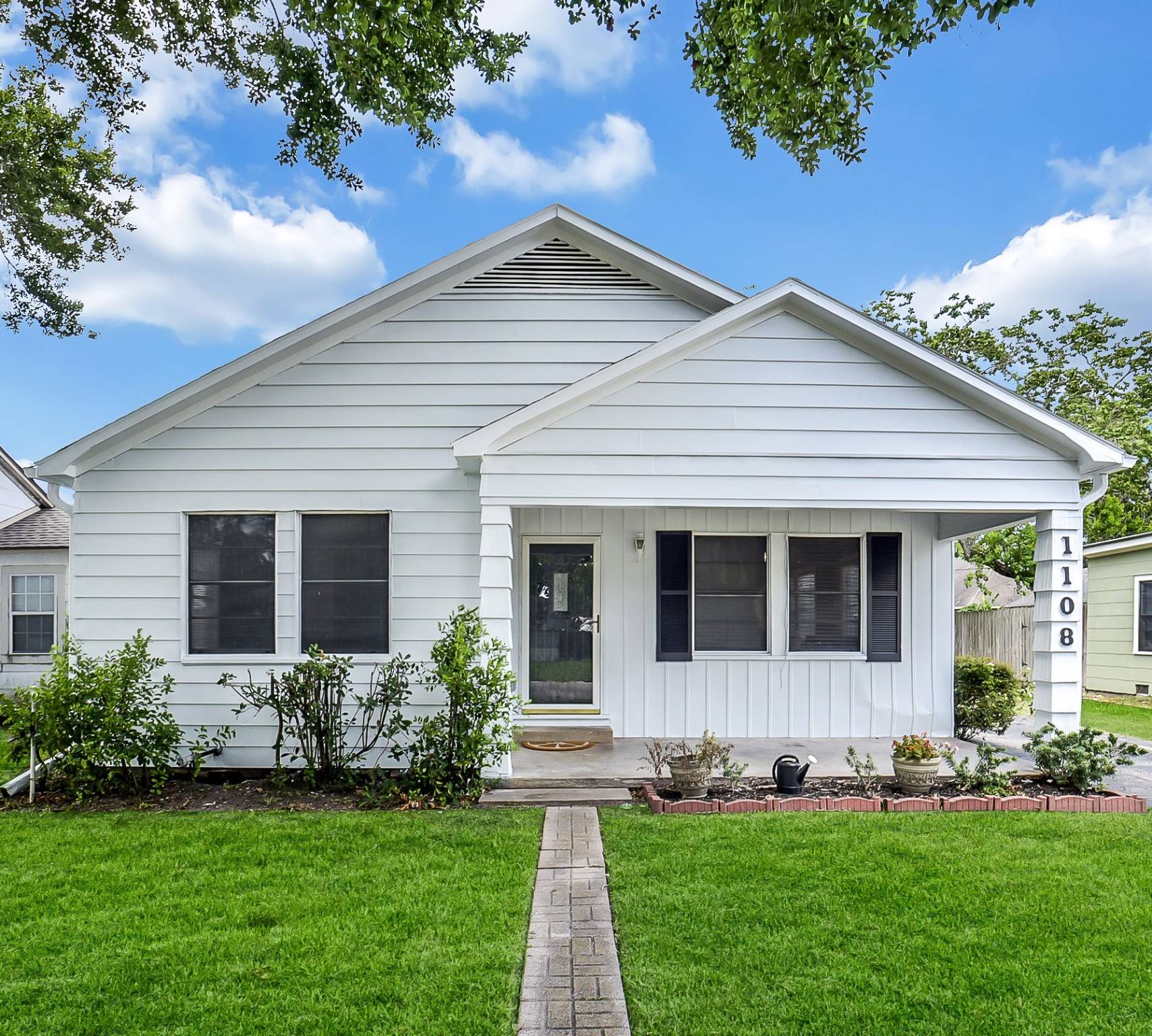 1108 Alvin ST, El Campo, TX 77437