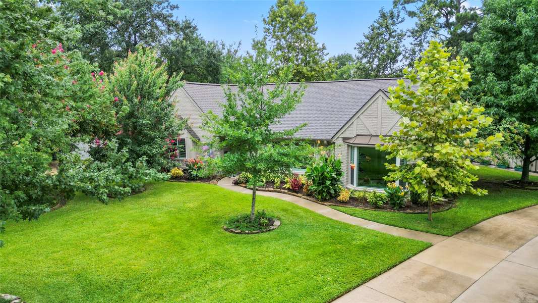 10159 Hazelhurst DR, Houston, TX 77043
